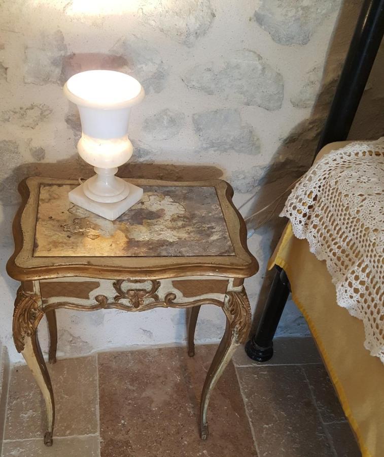 Chateau Le Truch Montussan Bagian luar foto
