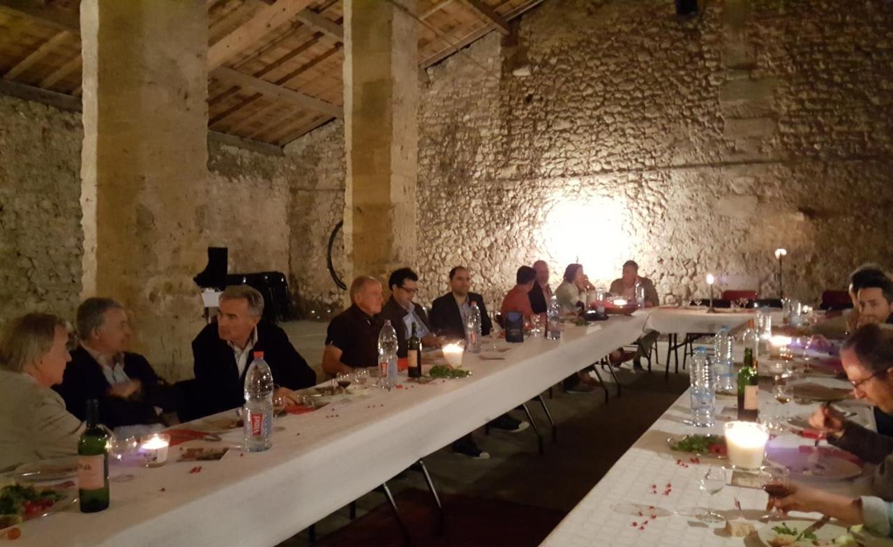 Chateau Le Truch Montussan Bagian luar foto