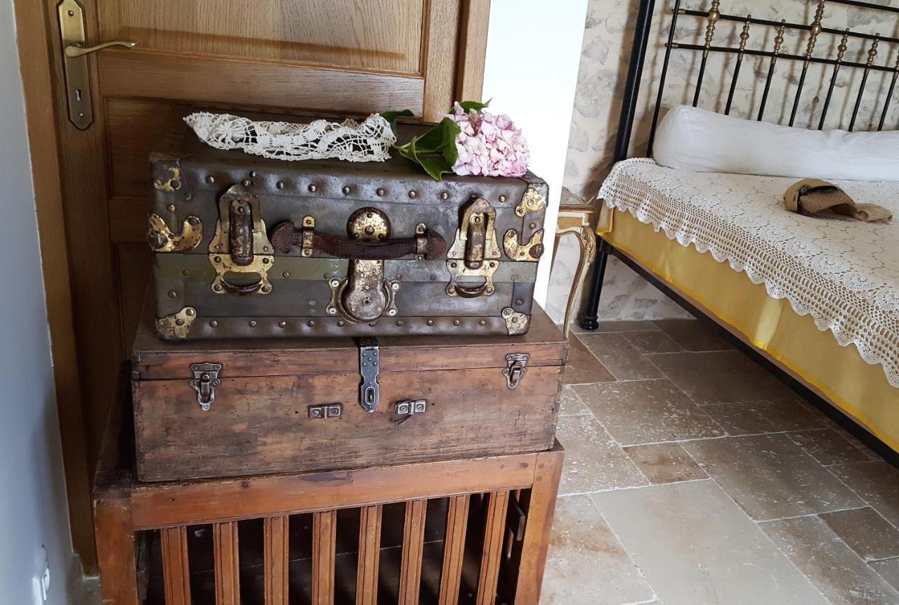 Chateau Le Truch Montussan Bagian luar foto